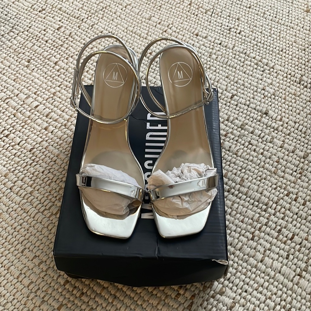 Size 7 silver kitten Heel